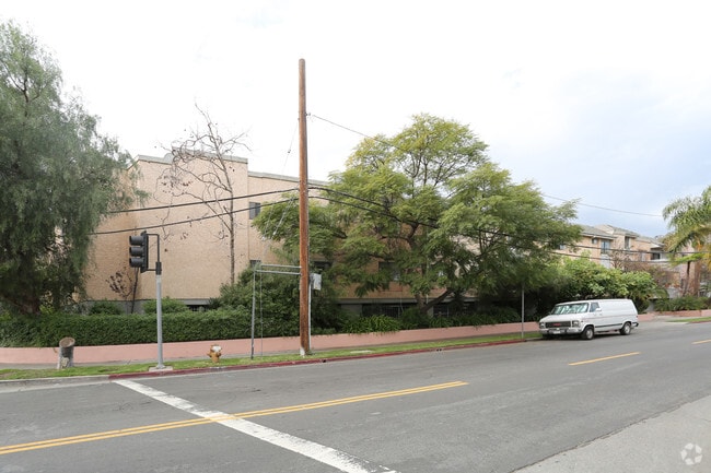 Building Photo - 3223 Bagley Ave.