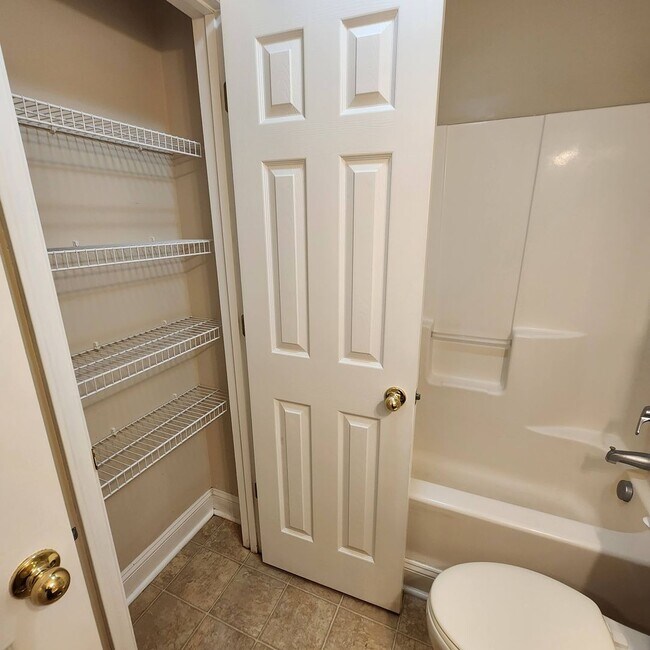 Building Photo - Morehead City Townhouse