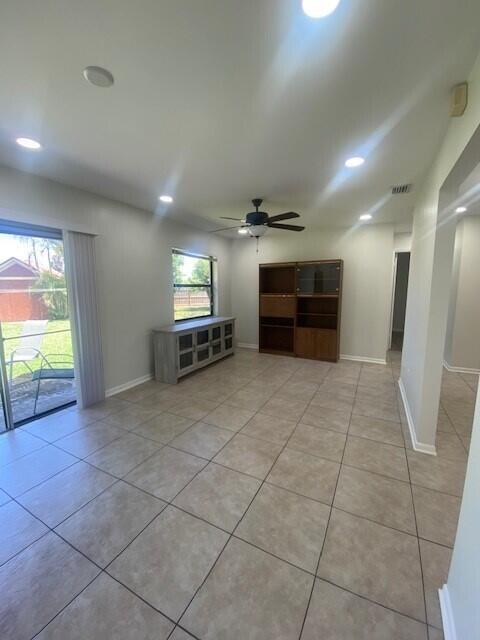 Building Photo - 1100 Cameo Cir