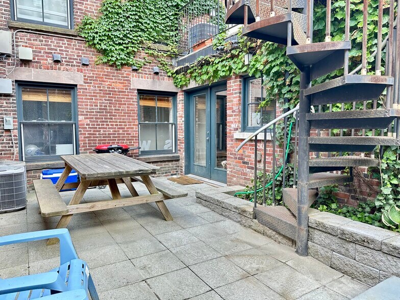 Building Photo - 658 Massachusetts Ave