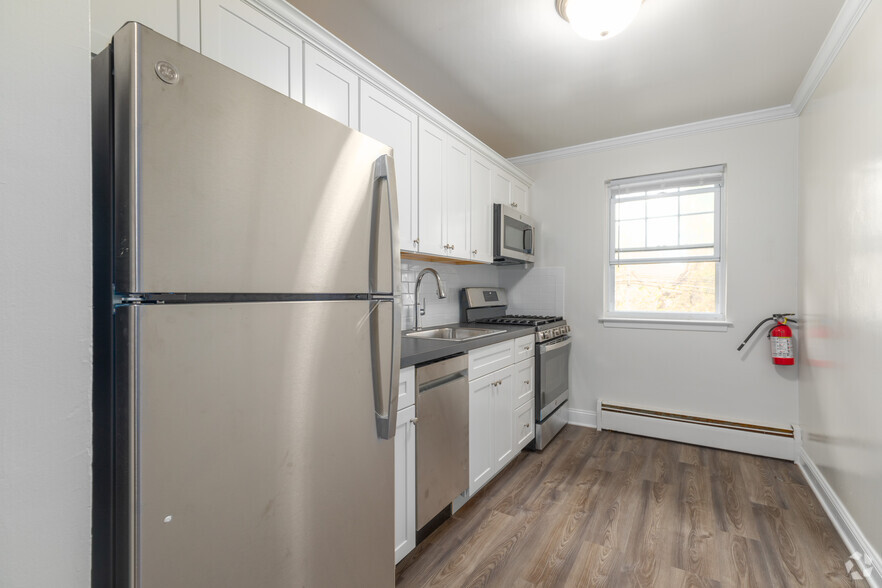 Kitchen - 3 Rm, 1 Bd, 1 Ba - 558SF - Monmouth Village