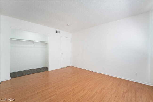 Building Photo - 375 N 15th St