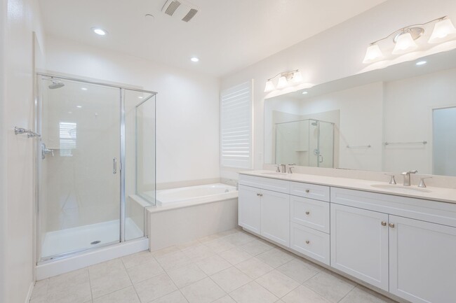Building Photo - 16220 Retreat Ct