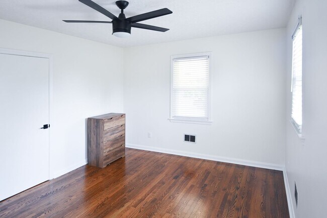 Building Photo - 5 Bedroom || 2 Bathroom - Single Family Ho...