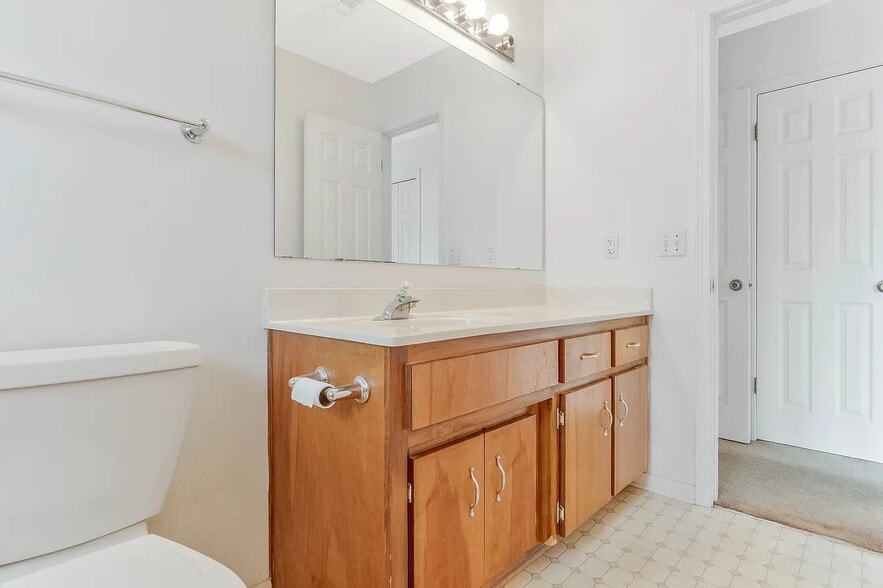 Building Photo - 12710 Dunhill Dr