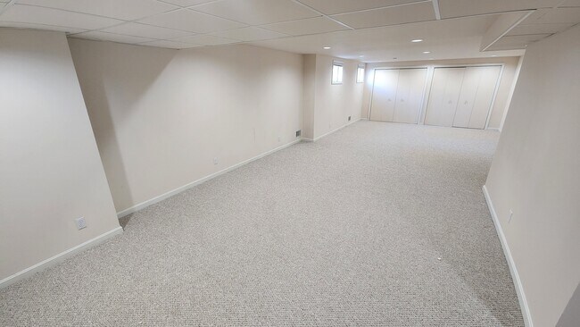 Building Photo - 9696 Carriage Run Ct
