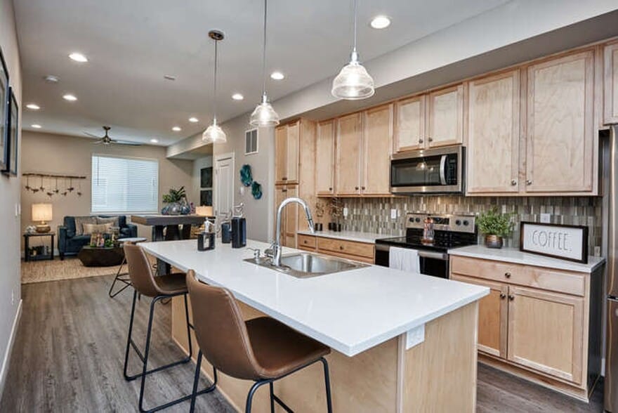 Primary Photo - Creekline Townhomes