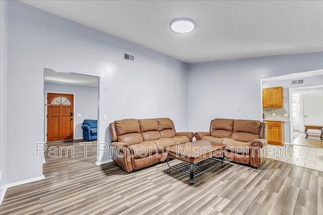 Building Photo - 11403 Largo Dr