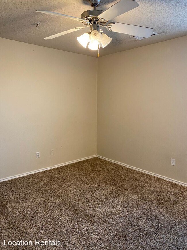 Building Photo - 2 br, 2.5 bath House - 2112 Main Street #4