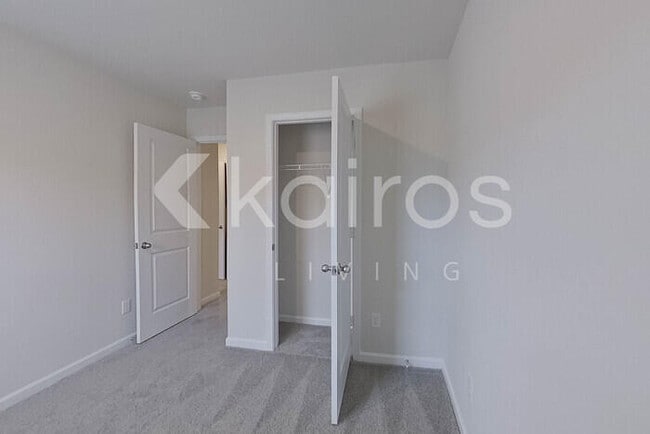 Building Photo - 2241 Banyon Cir