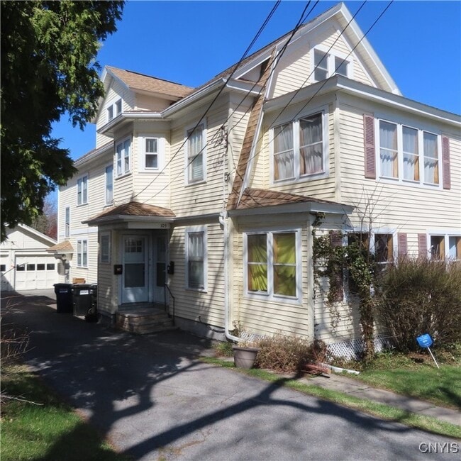 Building Photo - 105 Twin Hills Dr