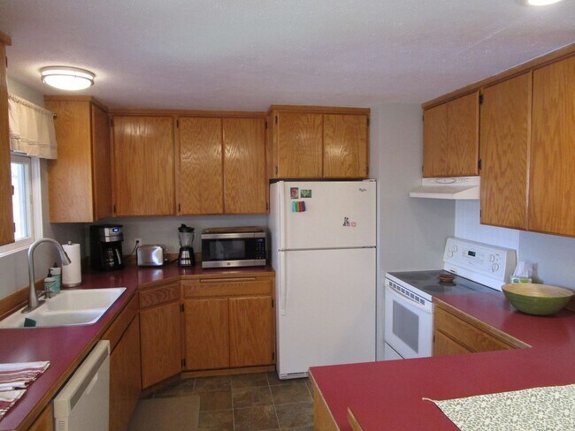 Building Photo - Charming  Furnished 3 bedroom Home in Whitefish