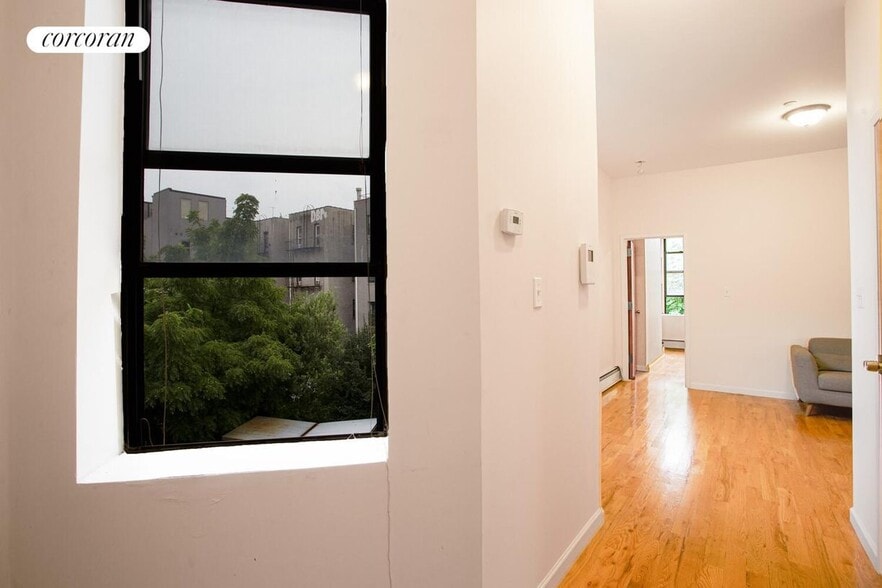 Building Photo - 194 Vernon Ave