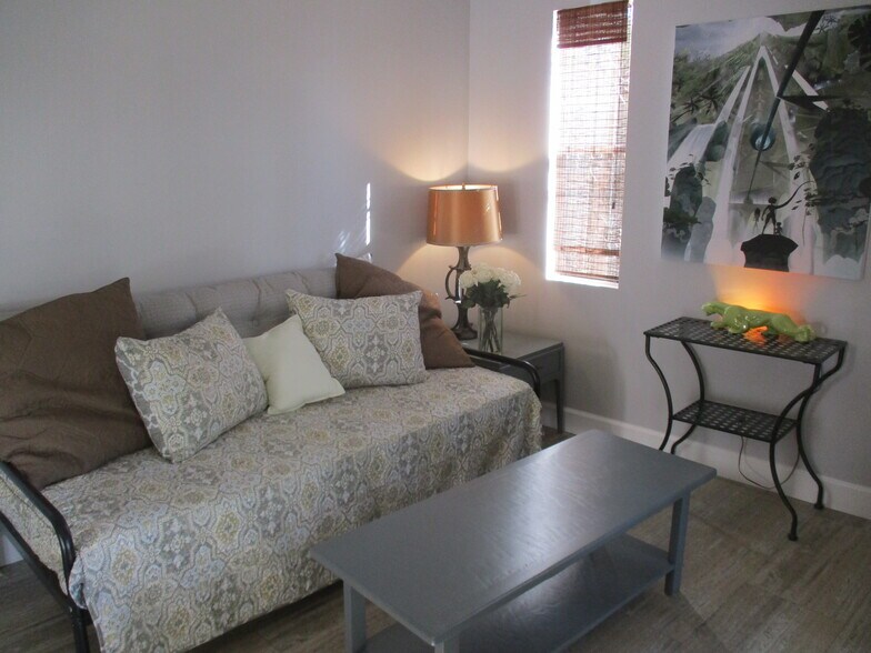 Building Photo - 3450 Effie St