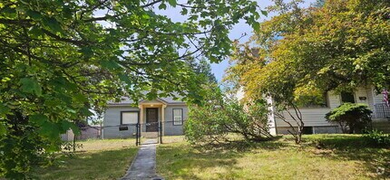 Building Photo - Charming Shadle Park Bungalow featuring 2 ...