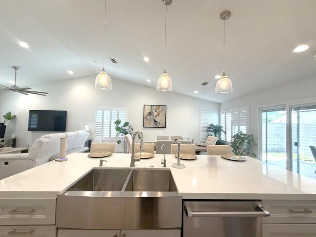 Building Photo - COMING SOON!! GORGEOUS 4 Bedroom 2 Bathroom Home in La Quinta.