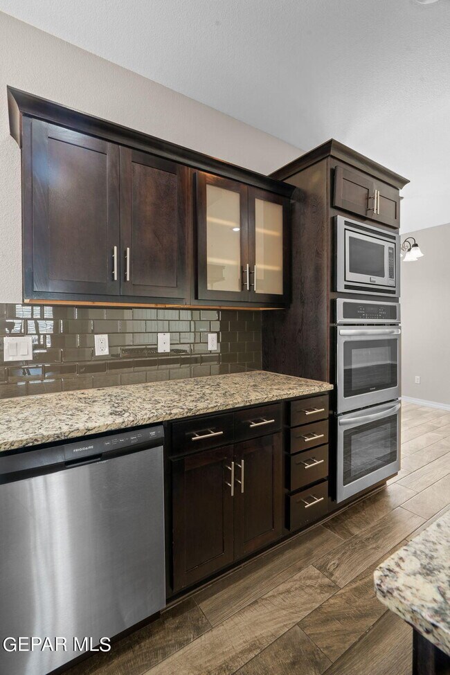 Building Photo - 7877 Enchanted View Dr