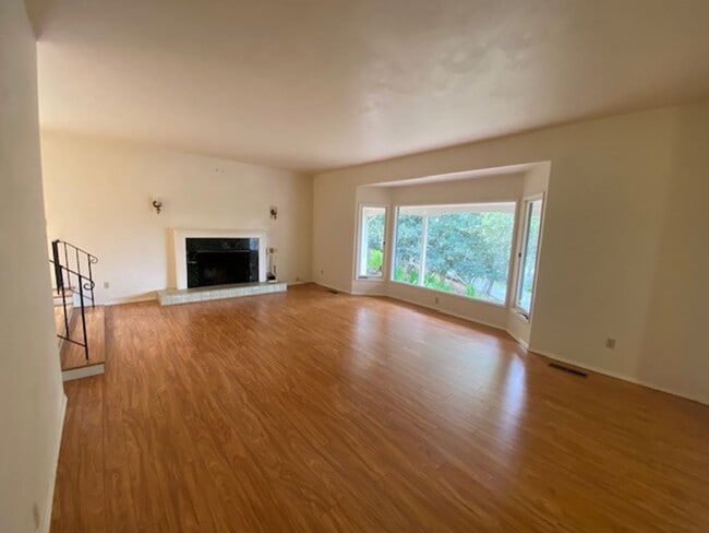 Building Photo - 3093 Hermitage Rd