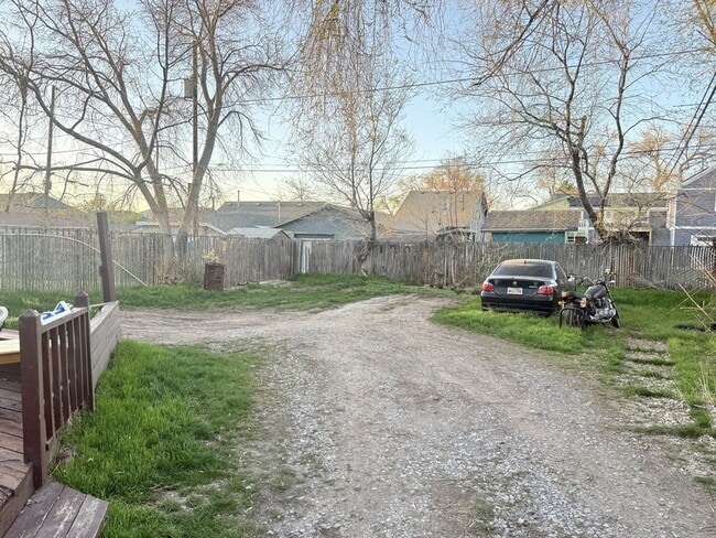 Building Photo - 925 Wilson Ave S