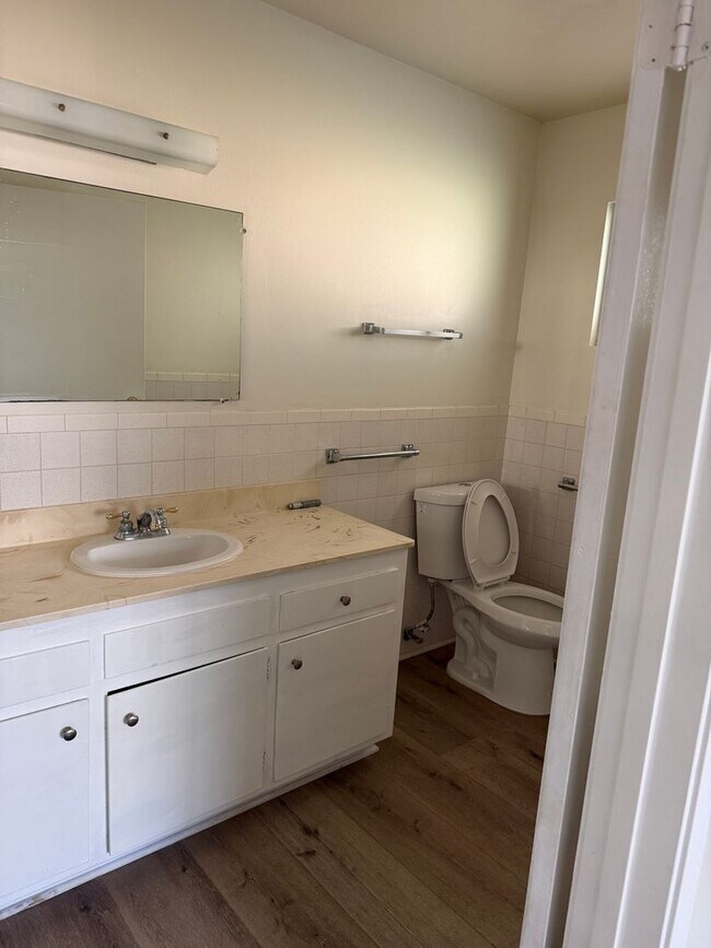 Building Photo - East Ventura