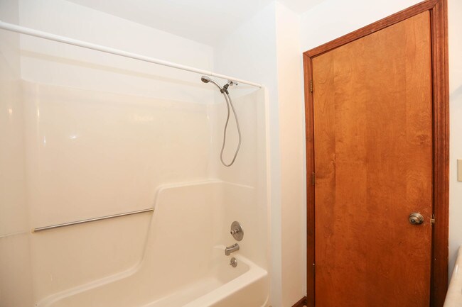 Building Photo - 439 Foxfire Dr