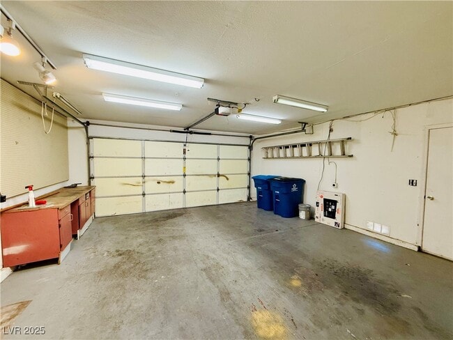 Building Photo - 9016 Dolente Ave
