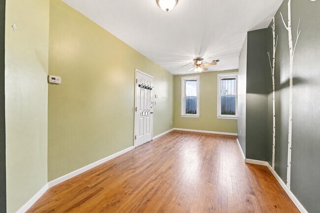 Building Photo - 420 Monroe St