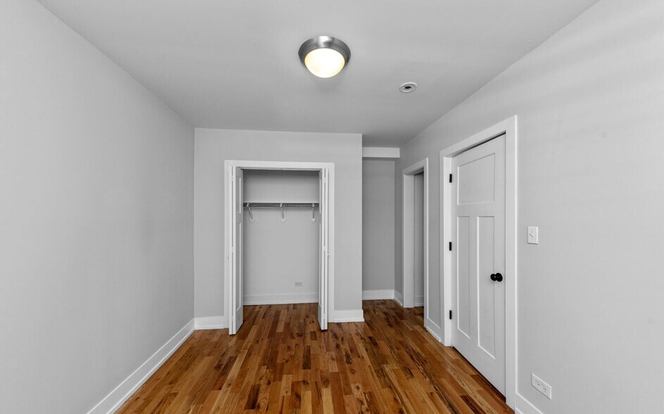 Building Photo - 556 W Arlington Pl