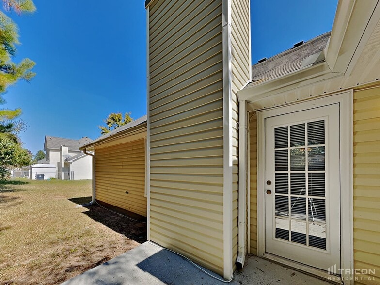 Building Photo - 5515 Sapphire Cir