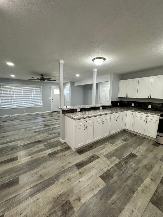Building Photo - 3 Bedroom 2 Bath Home in Suburbs