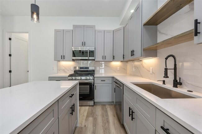 Building Photo - 4533 Larkspur St