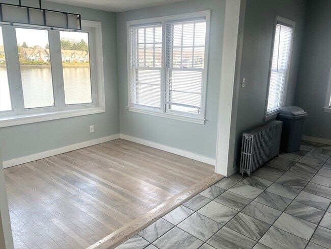 Building Photo - 147 Lake Ave