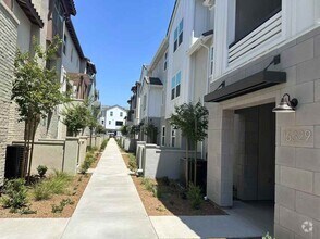 Building Photo - 4 bedroom home for leasing in Chino