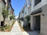 Building Photo - 4 bedroom home for leasing in Chino