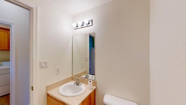Building Photo - Charming 3-bedroom, 2.5-bathroom home