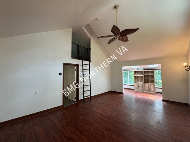 Building Photo - 8221 Barron St