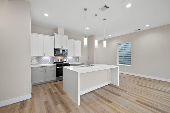 Building Photo - Brand New Home in Esther Acres!