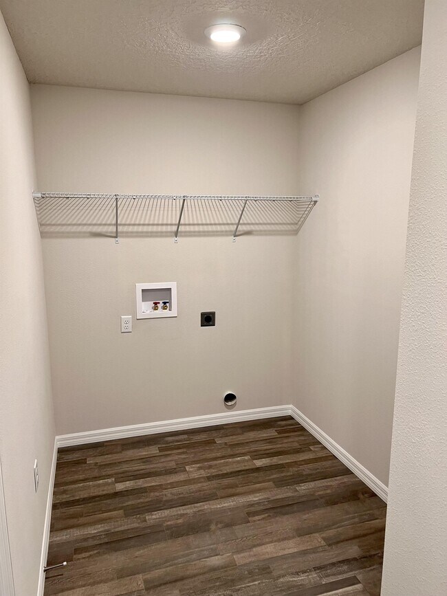 Building Photo - 6652 N Bedstrow Blvd