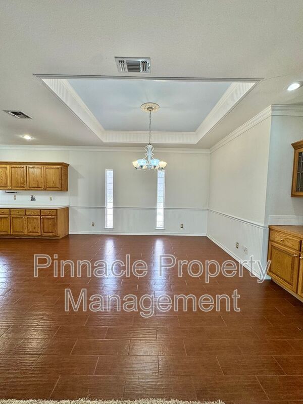Building Photo - 1 Southridge Dr