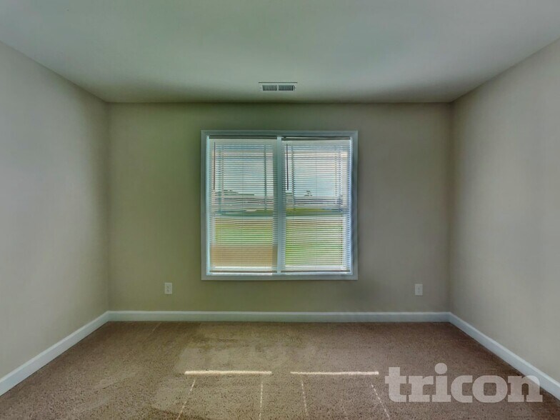 Building Photo - 94 Hazelwood Rd