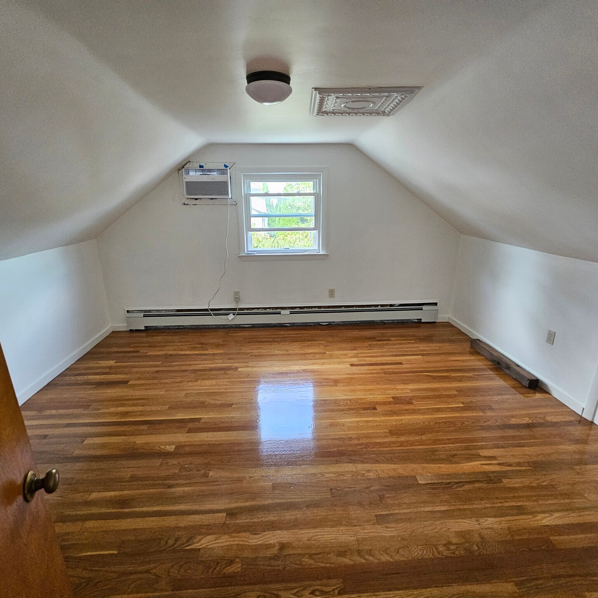 Building Photo - 18 Cresthill Rd