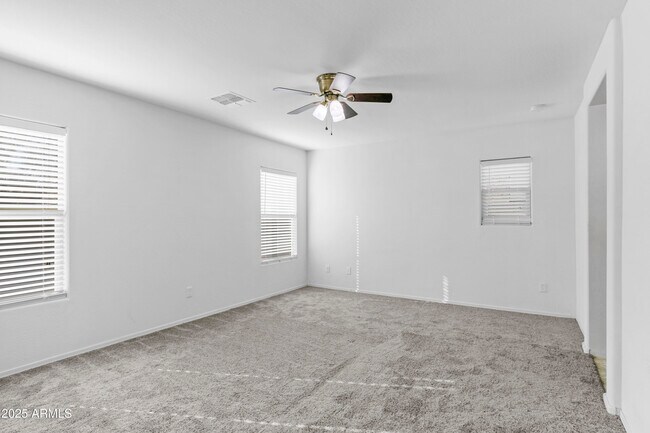 Building Photo - 40925 W Patricia Ln