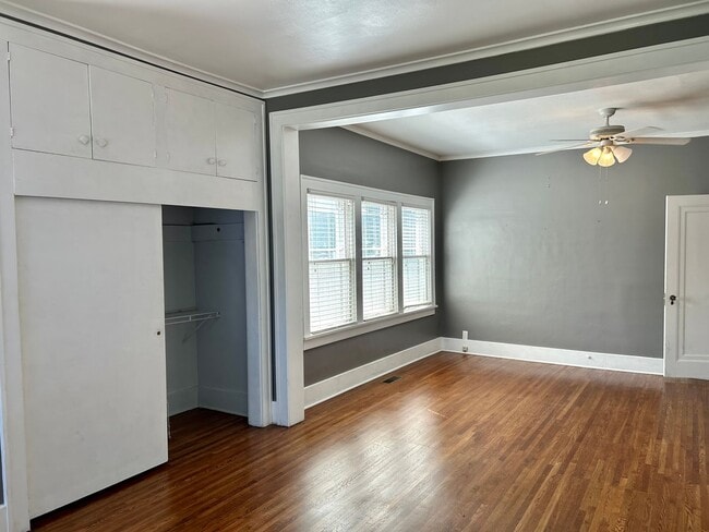 Building Photo - Absolutely stunning 1921 Craftsman style b...