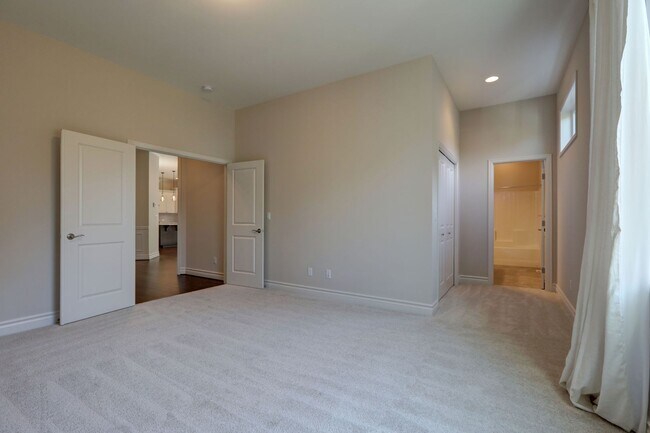 Building Photo - Spacious Custom Home with High-End Finishes Near Lake Sammamish