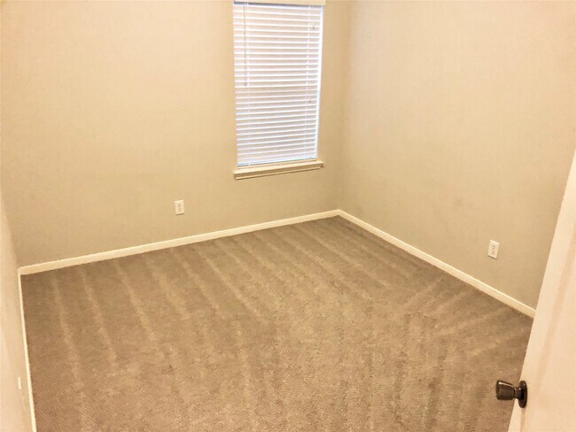 Building Photo - 5615 Brookhollow Oaks Trail