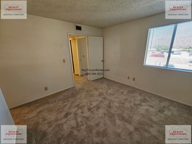 Building Photo - 22nd & Kolb Area Condo - Upstairs unit in Langley Gardens