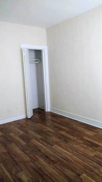 Building Photo - 6913 N Lakewood Ave