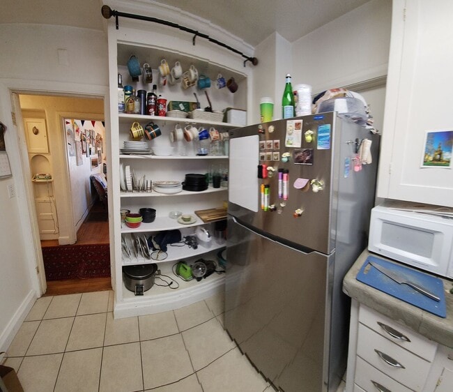 Building Photo - 7 Bedroom 3 bath home close to POLY!!!!