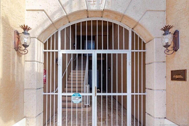 Building Photo - 47 SW Osceola St