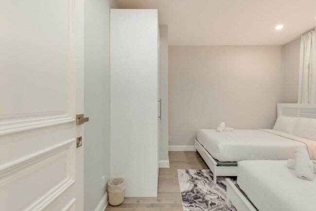 Building Photo - 2135 Rosemont Dr